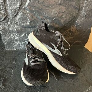 Brooks Levitate, Black, Size 8.5